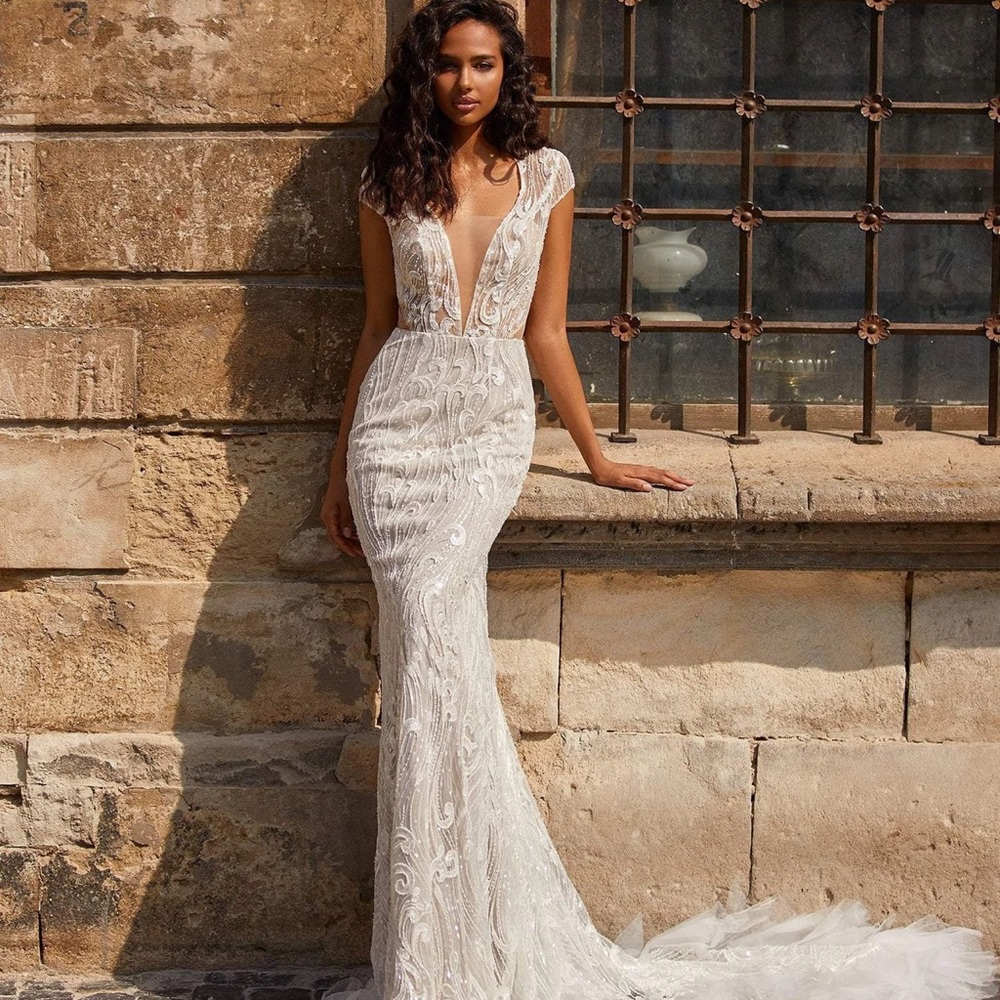 Stunning and Sexy Wedding Gown NWT